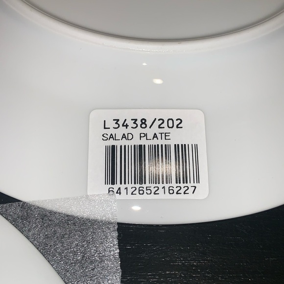 Mikasa Parchment Salad Plates.  Lot of 4.  NWT. Made in Thailand. - Picture 3 of 5